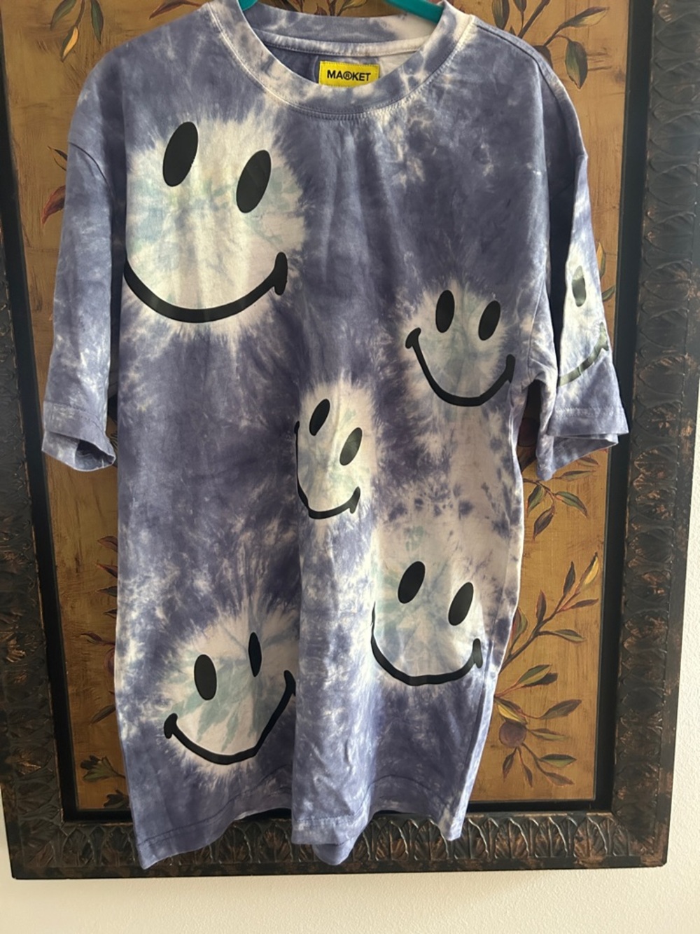 💛 MARKET SMILEY TEE MEDIUM